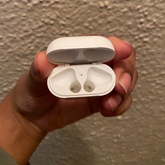 Apple AirPods Charging Case ONLY - Picture 3 of 6